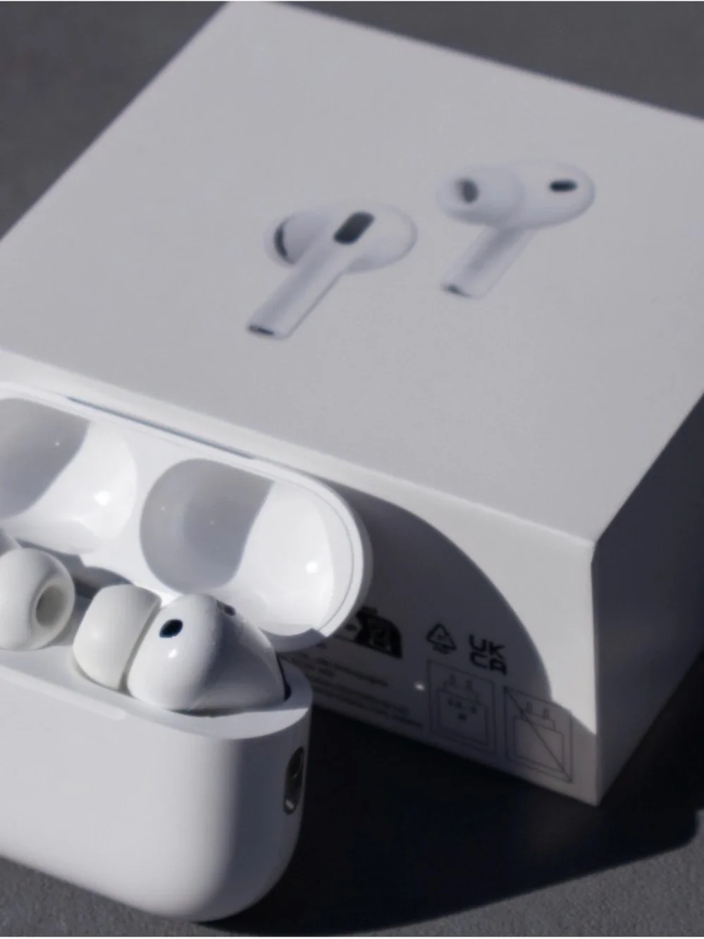 Apple White Wireless Earbuds with Charging Case